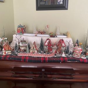 Dept 56 North Pole Village